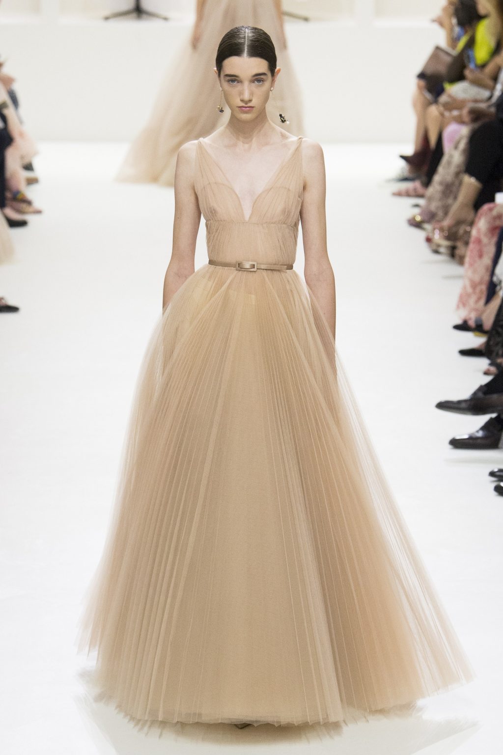 Dior ra mắt 12 thiết kế haute couture độc quyền cho thị trường Trung Quốc -  ELLE Việt Nam