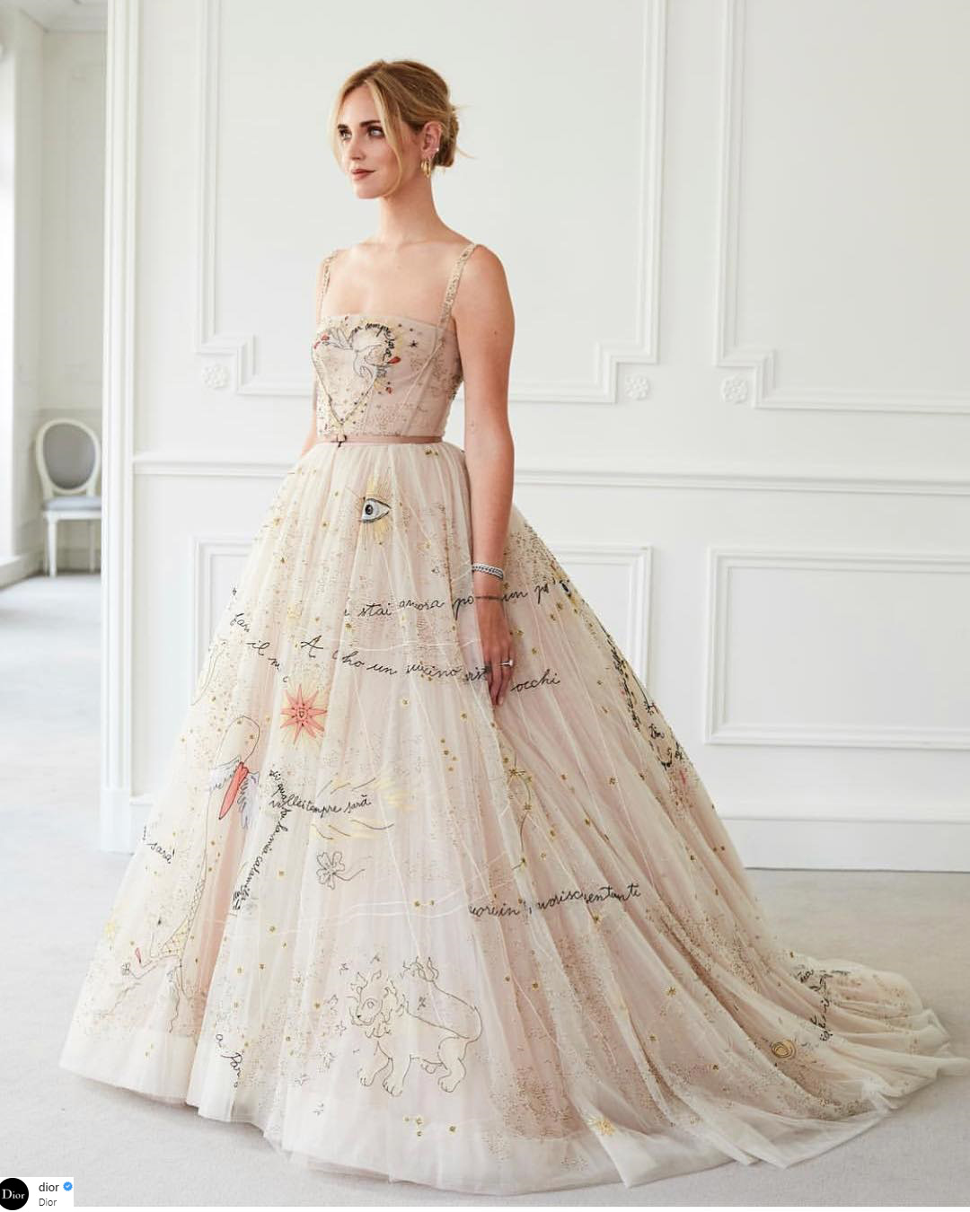Nữ blogger được giám đốc Dior thiết kế cho 3 chiếc váy cưới  Ngôi sao