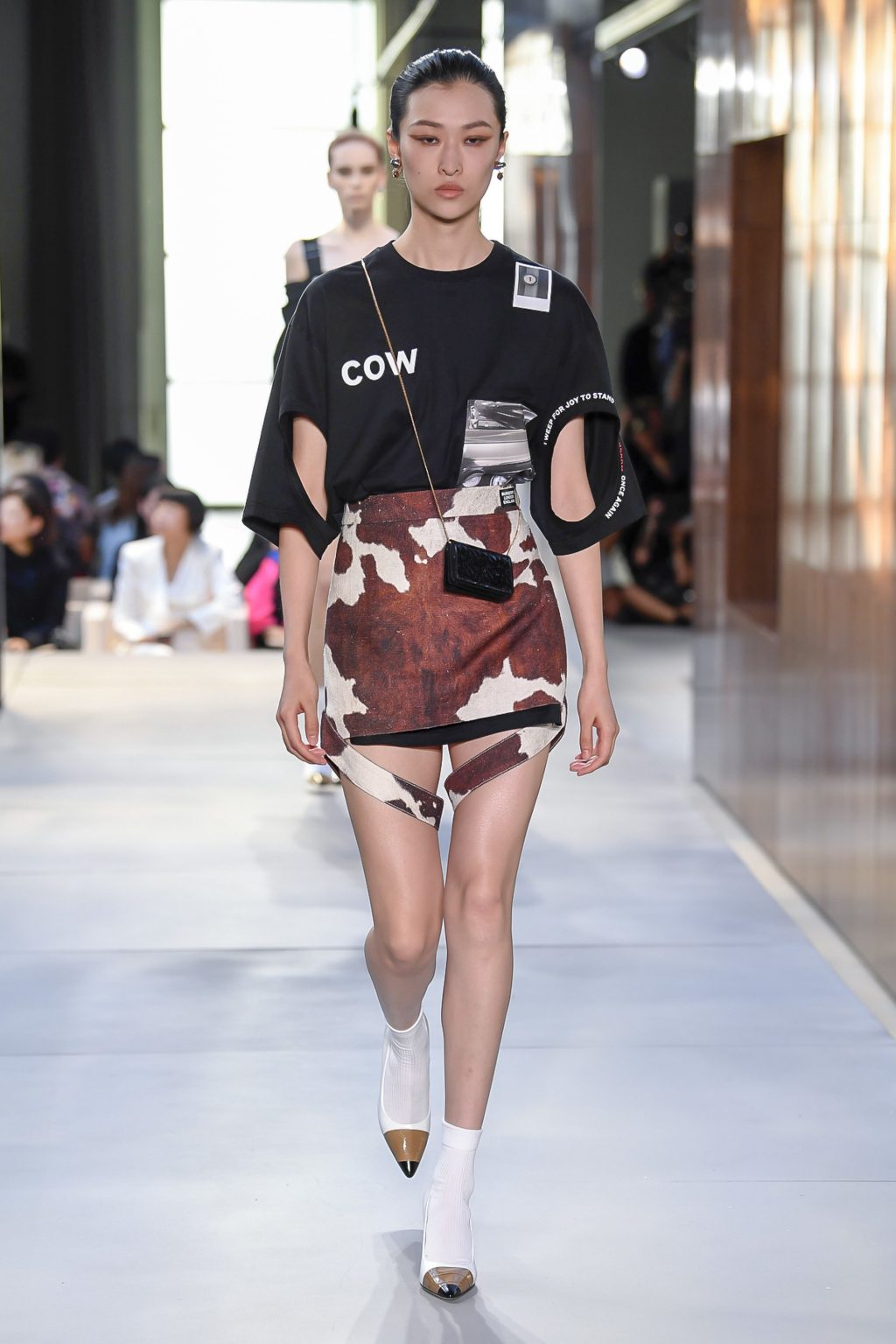 BST thời trang Burberry Xuân – Hè 2019: Màn chào sân thông minh của  Riccardo Tisci I ELLE Việt Nam