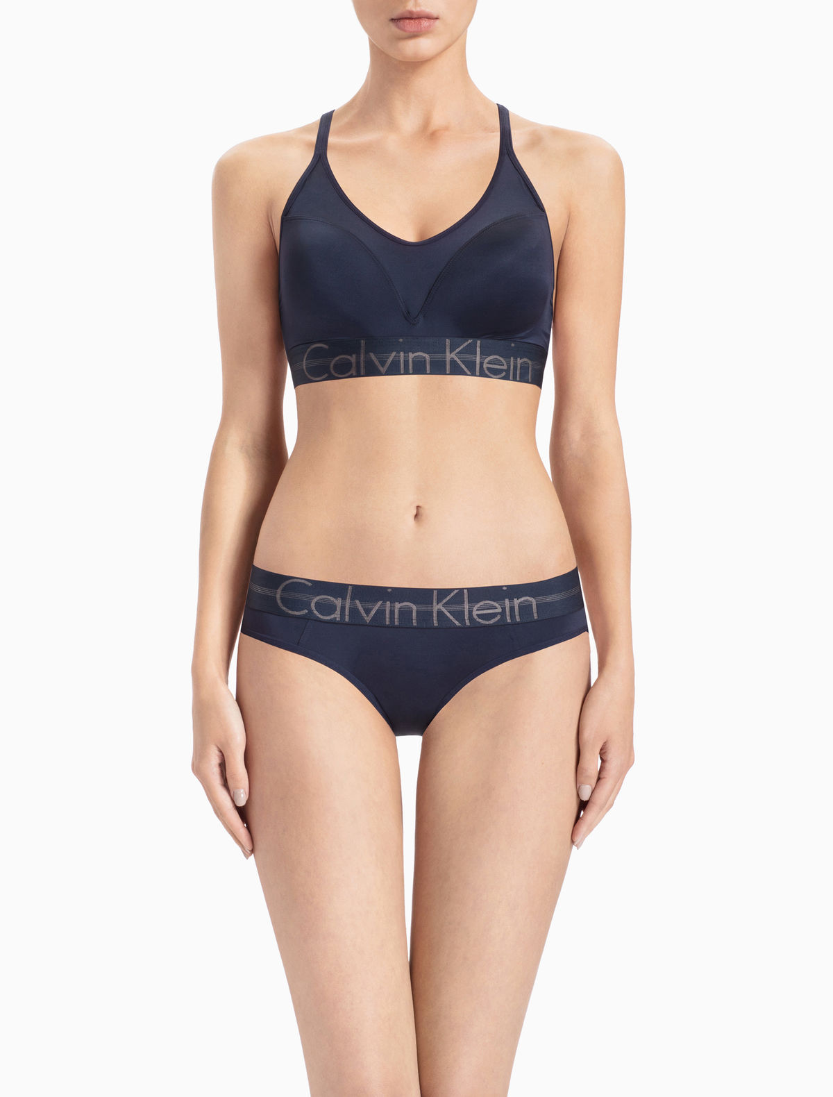 Đón cơn lốc ưu đãi từ thương hiệu Calvin Klein 10