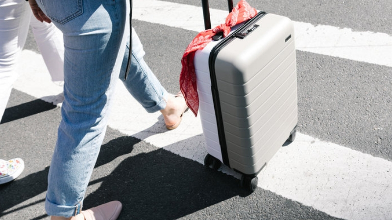 Việc xếp vali đúng cách là điều quan trọng nhất để đảm bảo rằng tất cả đồ dùng của bạn sẽ được bảo vệ trong suốt chuyến đi. Để tận hưởng chuyến du lịch không lo lắng, hãy để những chuyên gia tại Vali đi du lịch giúp bạn xếp vali hiệu quả nhất.