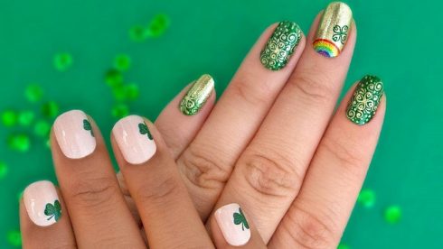 Với xu hướng nail màu xanh mát mắt đang được yêu thích, hãy cùng lấy cảm hứng từ những ý tưởng nail đậm chất xanh lá cây. Thiết kế cắt cúp, họa tiết lá cây hay hoa văn hiện đại, hứa hẹn sẽ mang đến cho bạn một bộ móng tay đầy màu sắc và năng động.