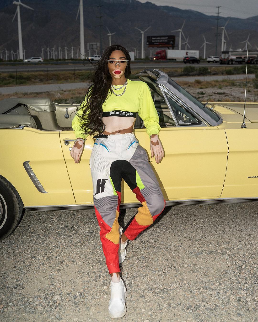 phong cách thời trang coachella 2019 winnie harlow