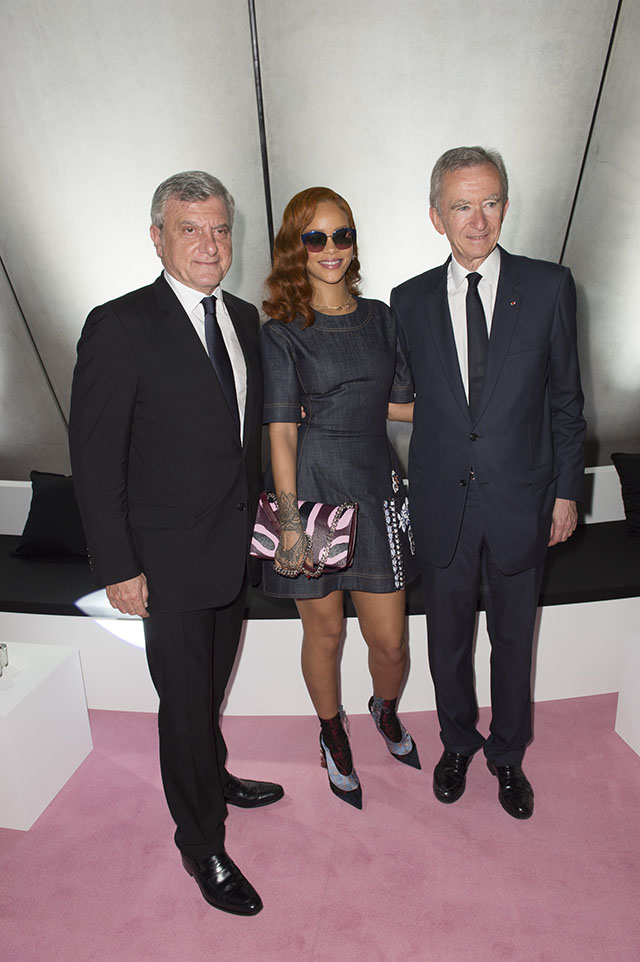 Sidney Toledano, Rihanna and Bernard Arnault.DIOR SHOW Tokyo A-H