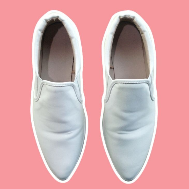 giày slip-on màu trắng ở GU