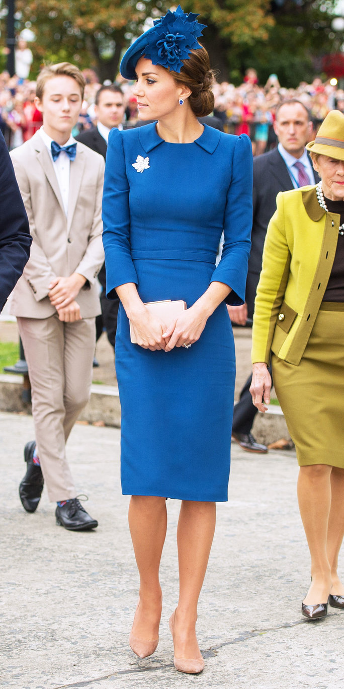 Công nương Kate Middleton diện đầm xanh classic blue