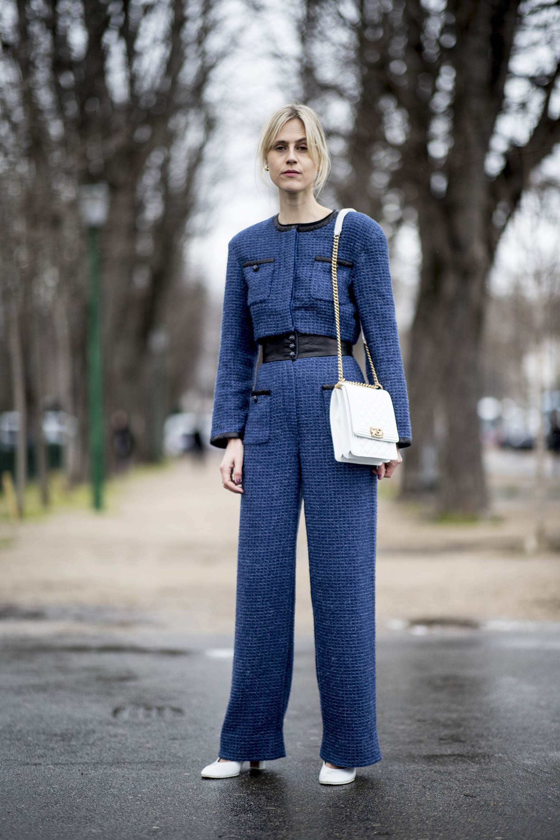Sui classic blue cho thời trang công sở ngày lạnh