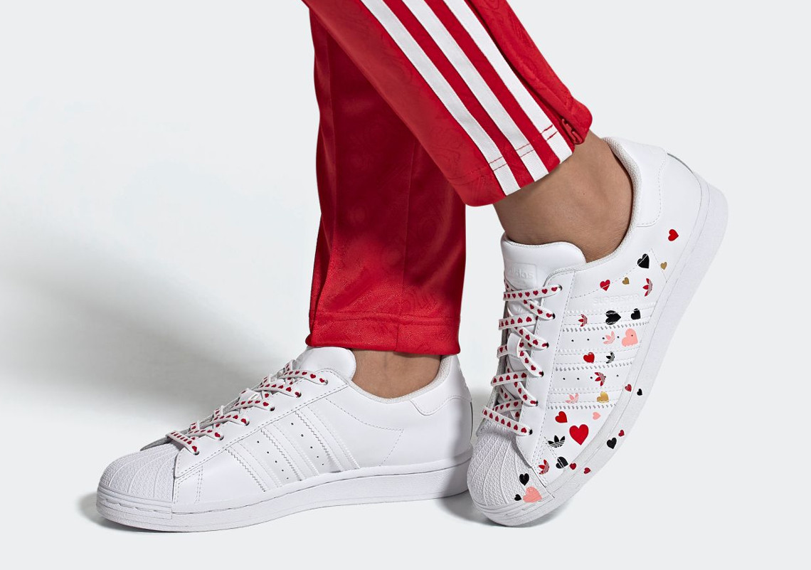 tin thời trang bst adidas superstar ngày valentine 2020