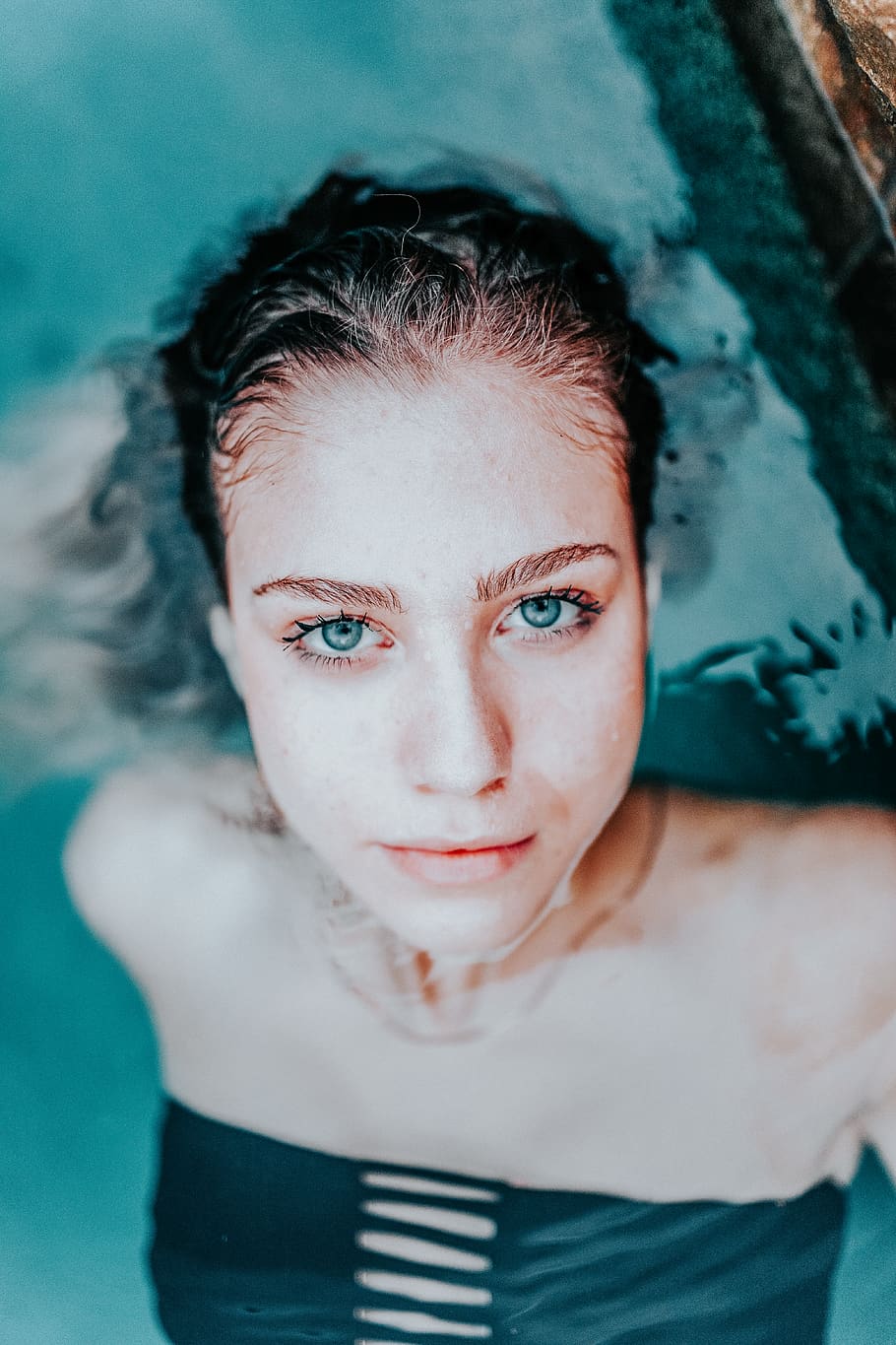 Trị sưng mặt-Cô gái dưới nước.