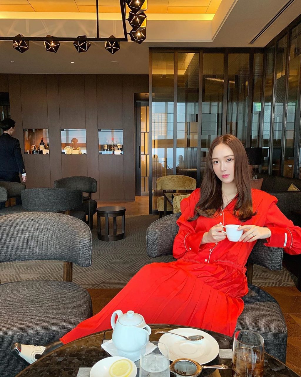 trang phuc dam dai tay mau do pantone flame scarlet jessica.syj | ELLE