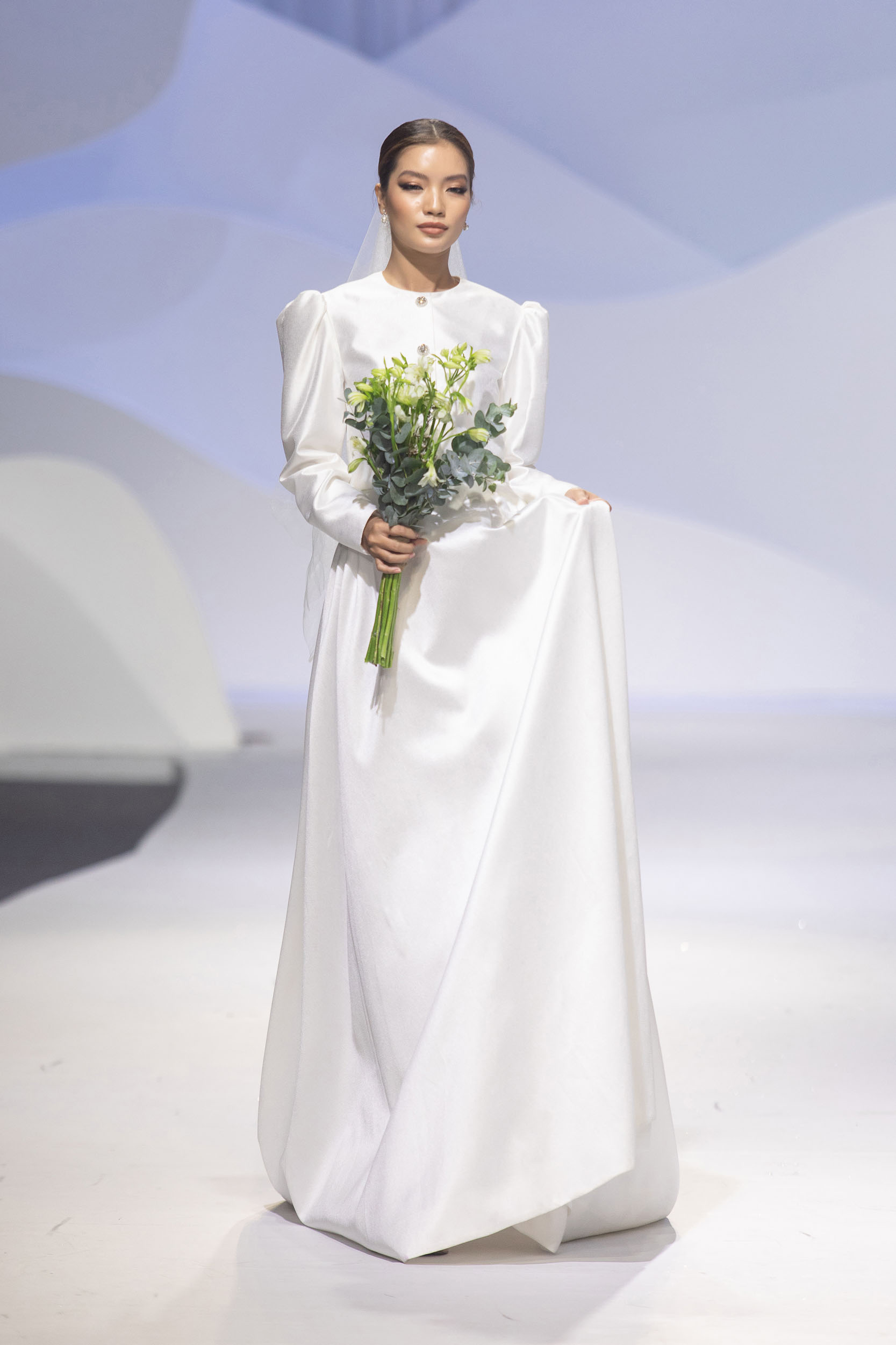 BST Decos Bridal Fall 2020 của NTK Nguyễn Phương đông cùng bộ váy cưới tối giản, cổ điển