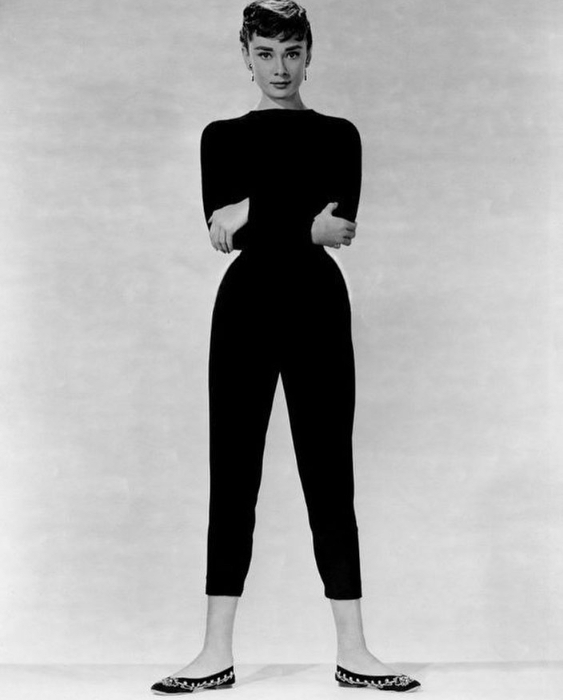 quần lửng đen capri Audrey Hepburn