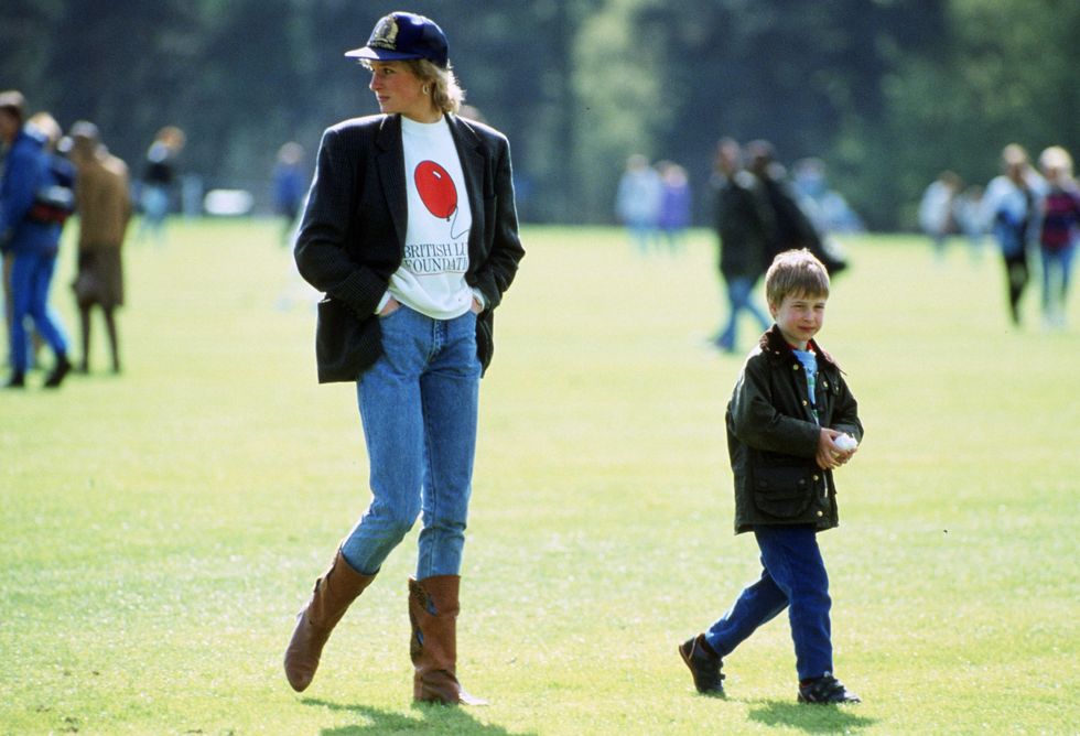 Công nương Diana và con trong một buổi đua ngựa