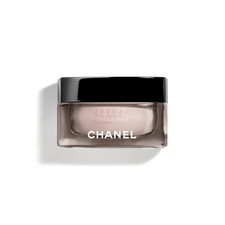 Hạn chế hút ẩm ngược khi dùng hyaluronic acid cùng Chanel Le Lift Crème