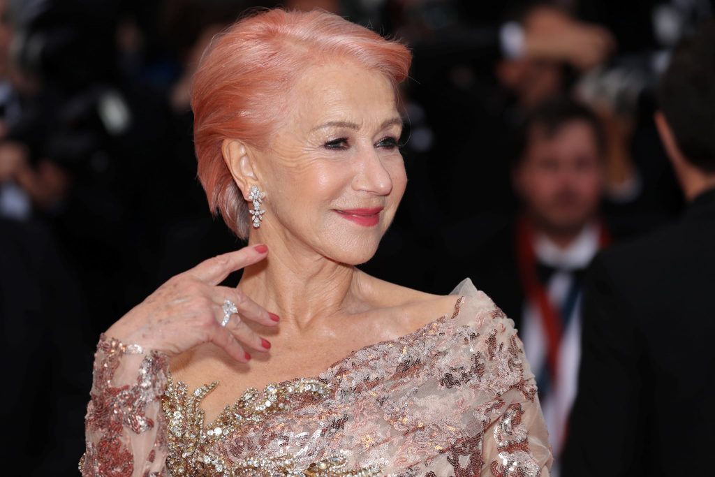 Helen Mirren tóc hồng.