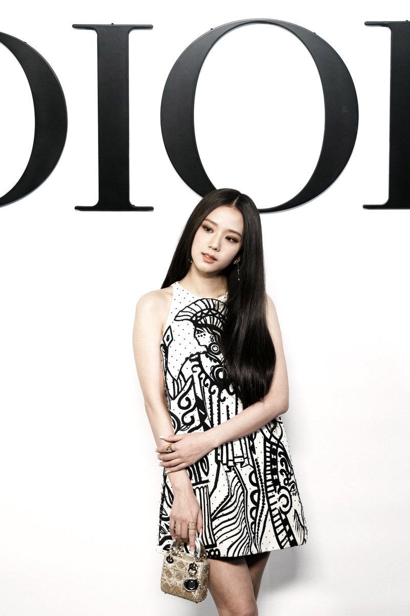 CEO Dior mở lời sẽ giành lại Jisoo BlackPink netizen cảm thán YG lo mà  đối xử cho tốt với nữ idol  Tạp chí SaoStar