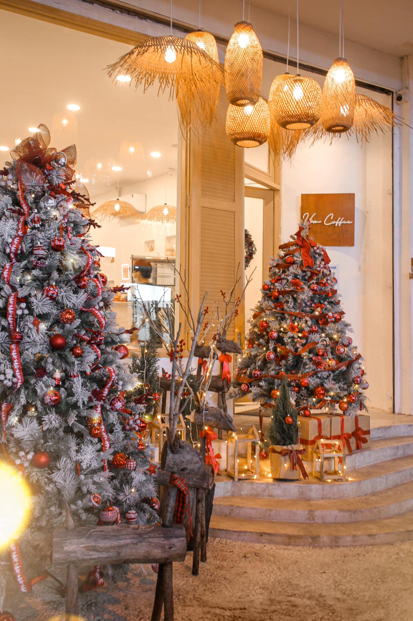 Top 10 quán cà phê trang trí Noel đẹp Sài Gòn được yêu thích nhất 2024