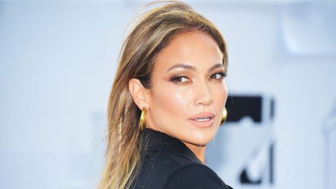 Bí quyết trẻ hóa làn da của Jennifer Lopez ở tuổi 52 | ELLE