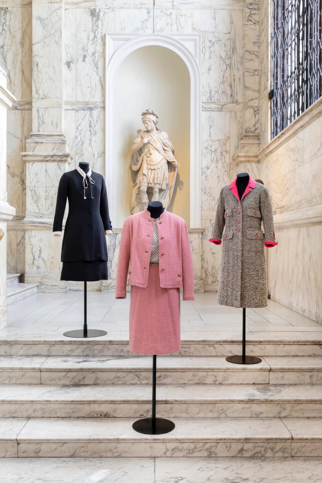 triển lãm thiết kế thời trang của Coco Chanel ở Victoria & Albert bảo tàng