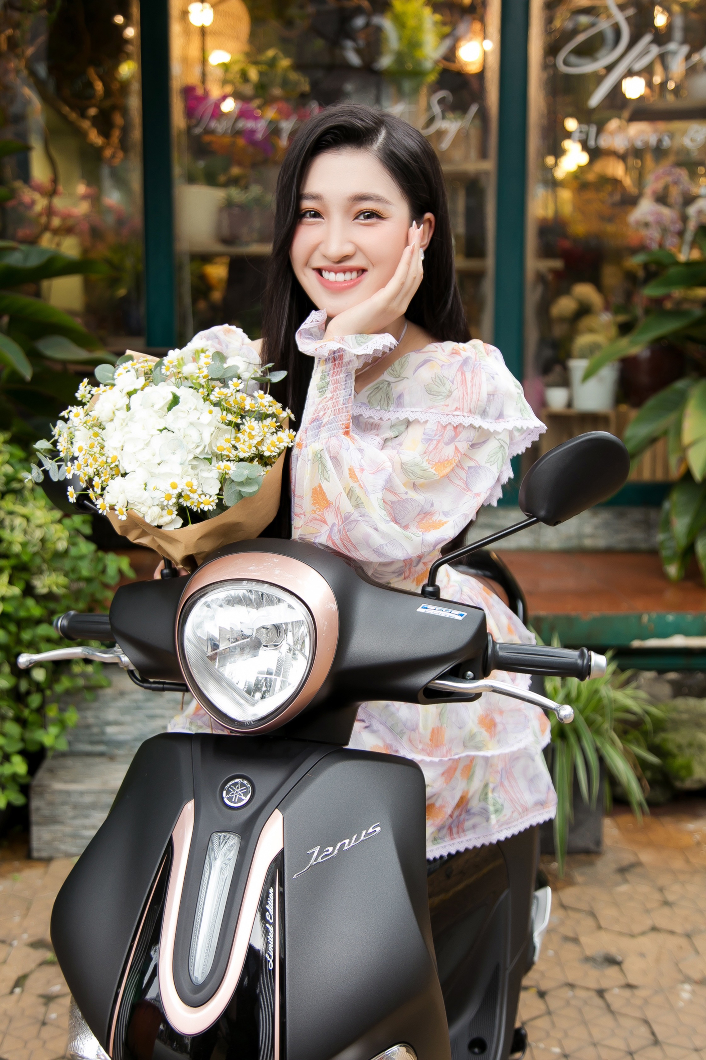 xe máy của Á Hậu Miss World Nguyễn Phương Nhi 