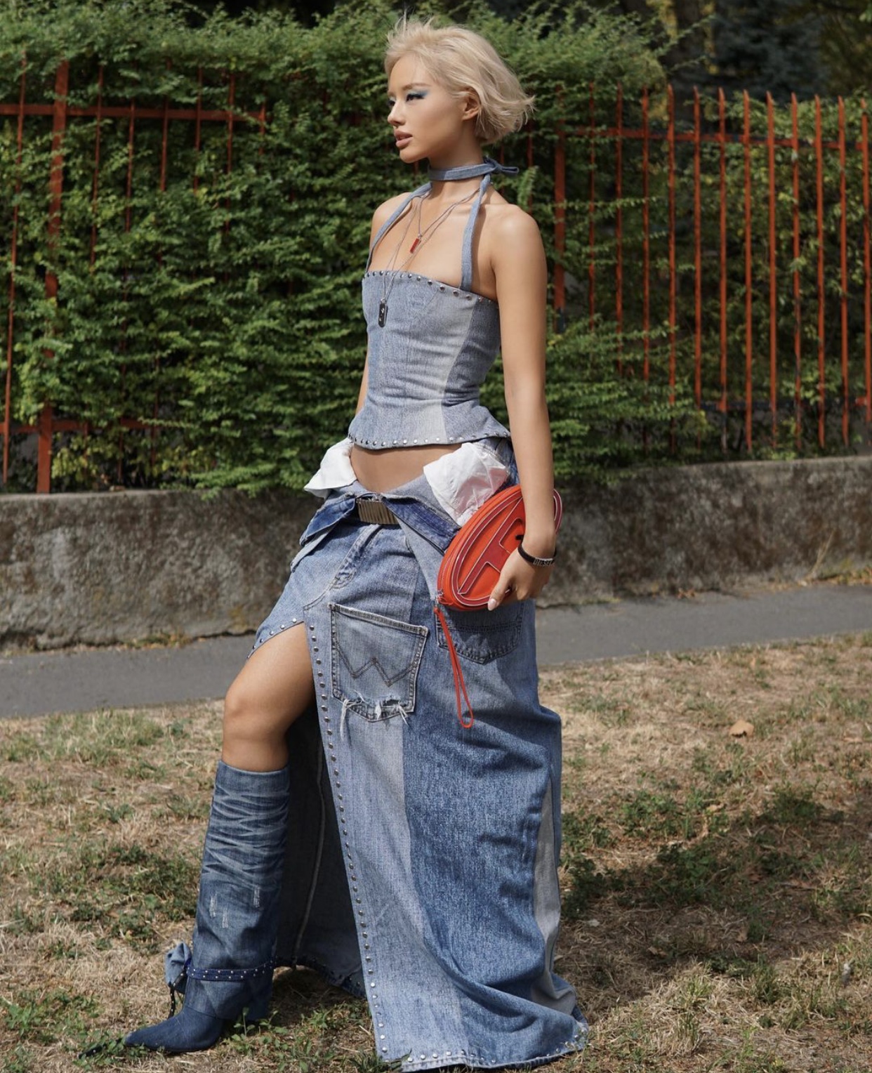 Fashionista Khánh Linh phối đồ sắc xanh