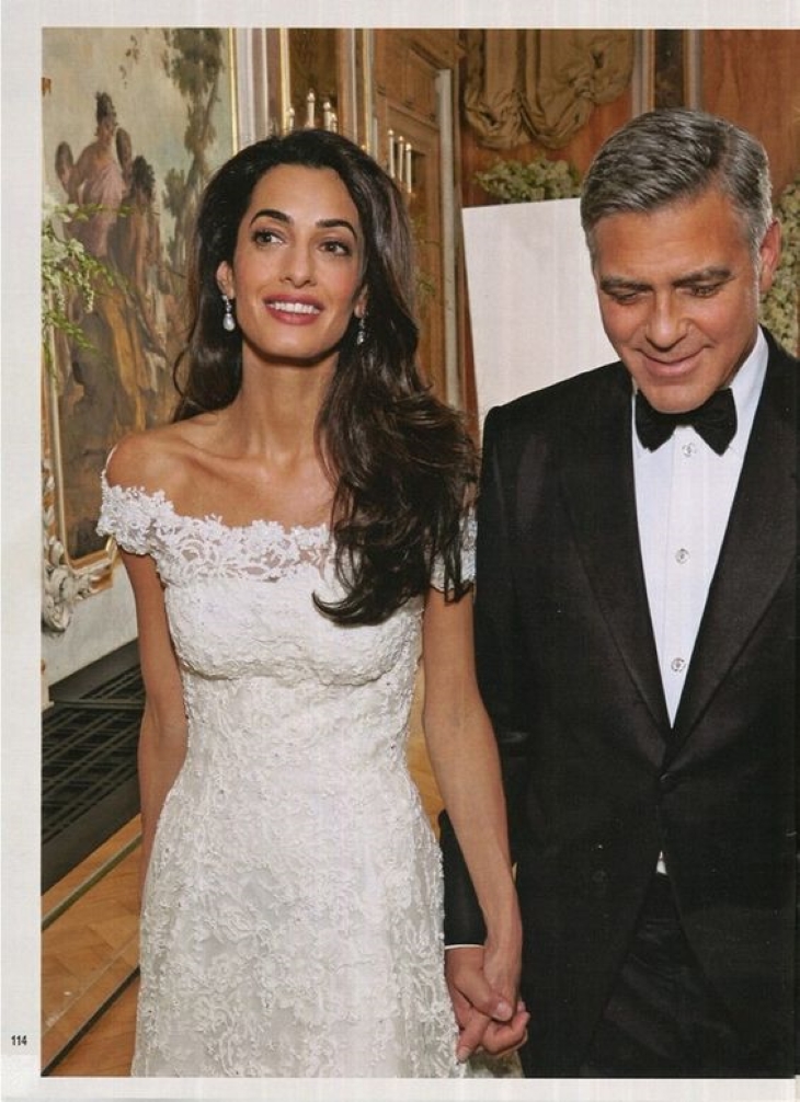 Amal Clooney ưu ái lựa chọn màu son đỏ rượu trong đám cưới của mình. 