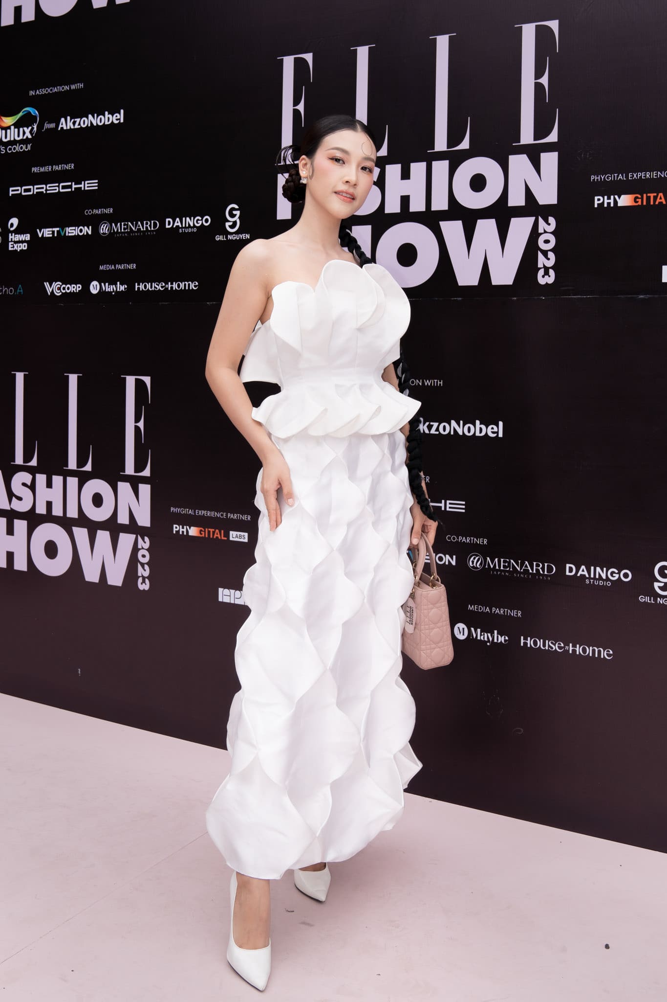 mc hoàng oanh elle fashion show