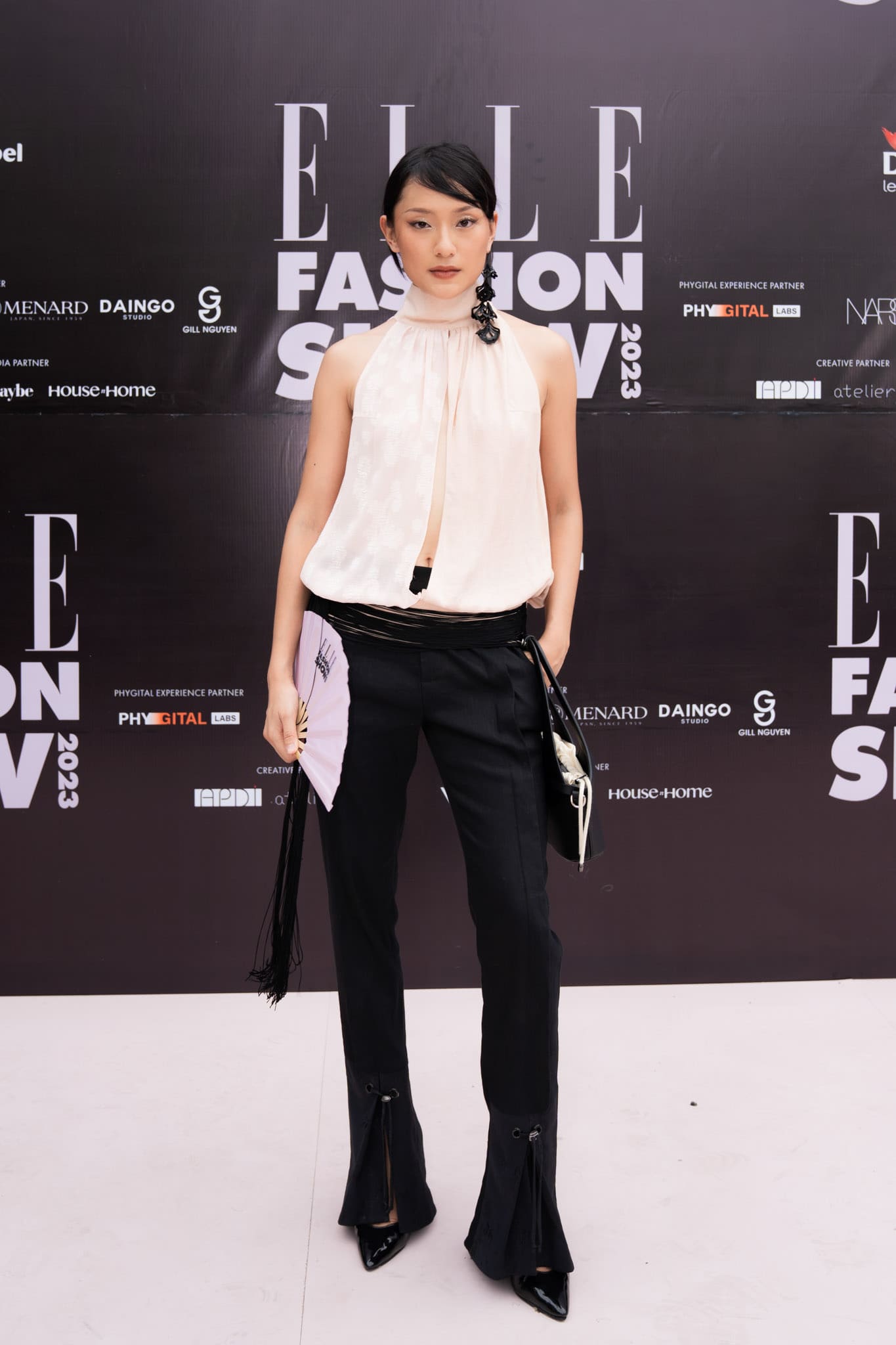 hồ thu anh elle fashion show