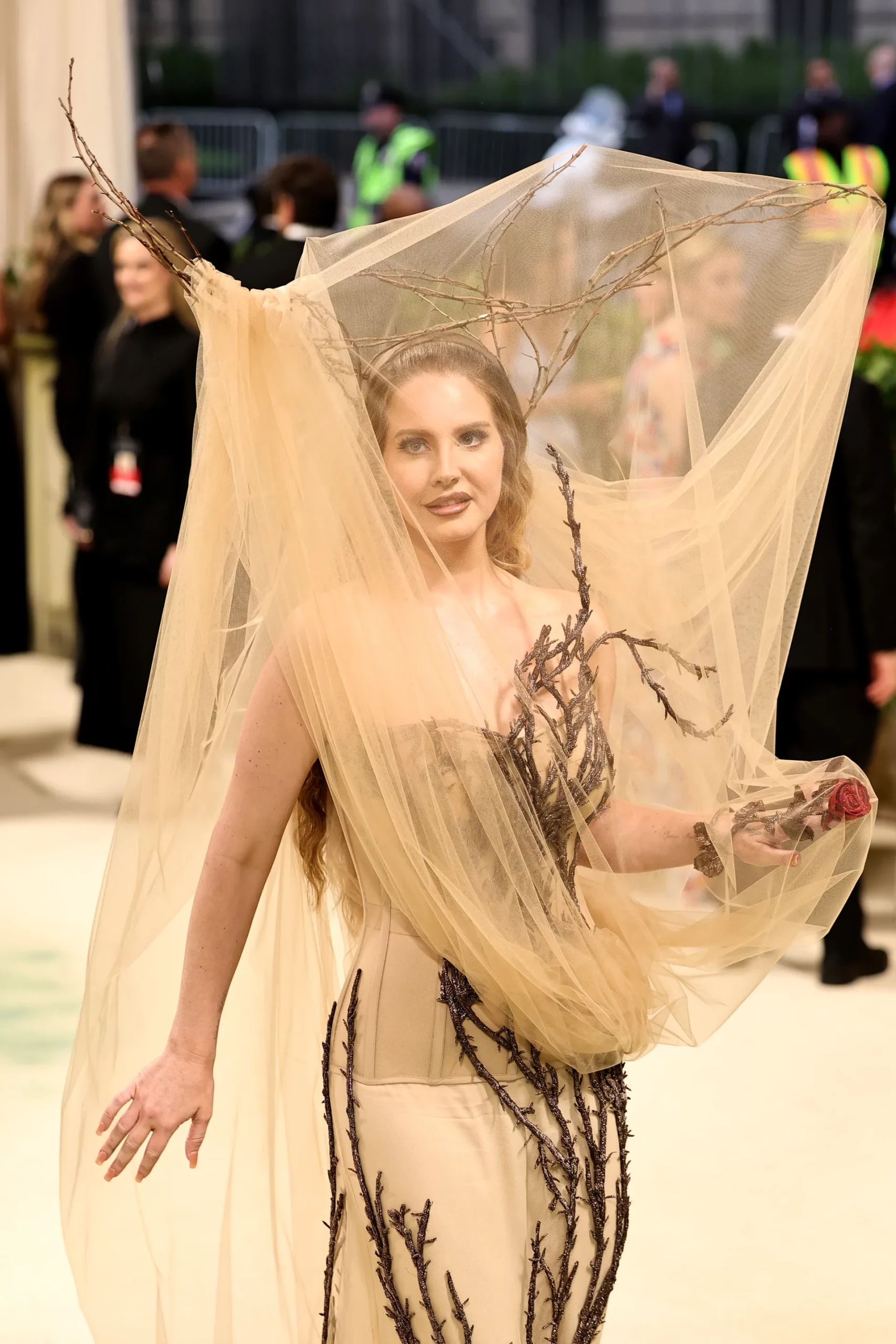 Lana Del Rey tại met gala 2024