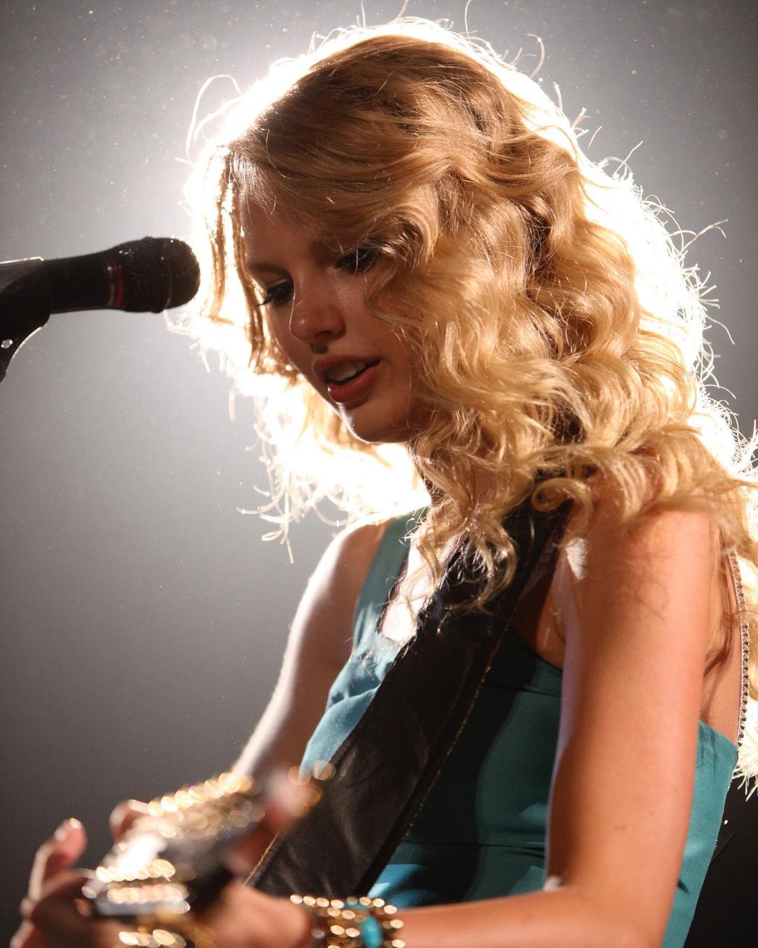 Nhan sắc Taylor Swift thời đại Fearless