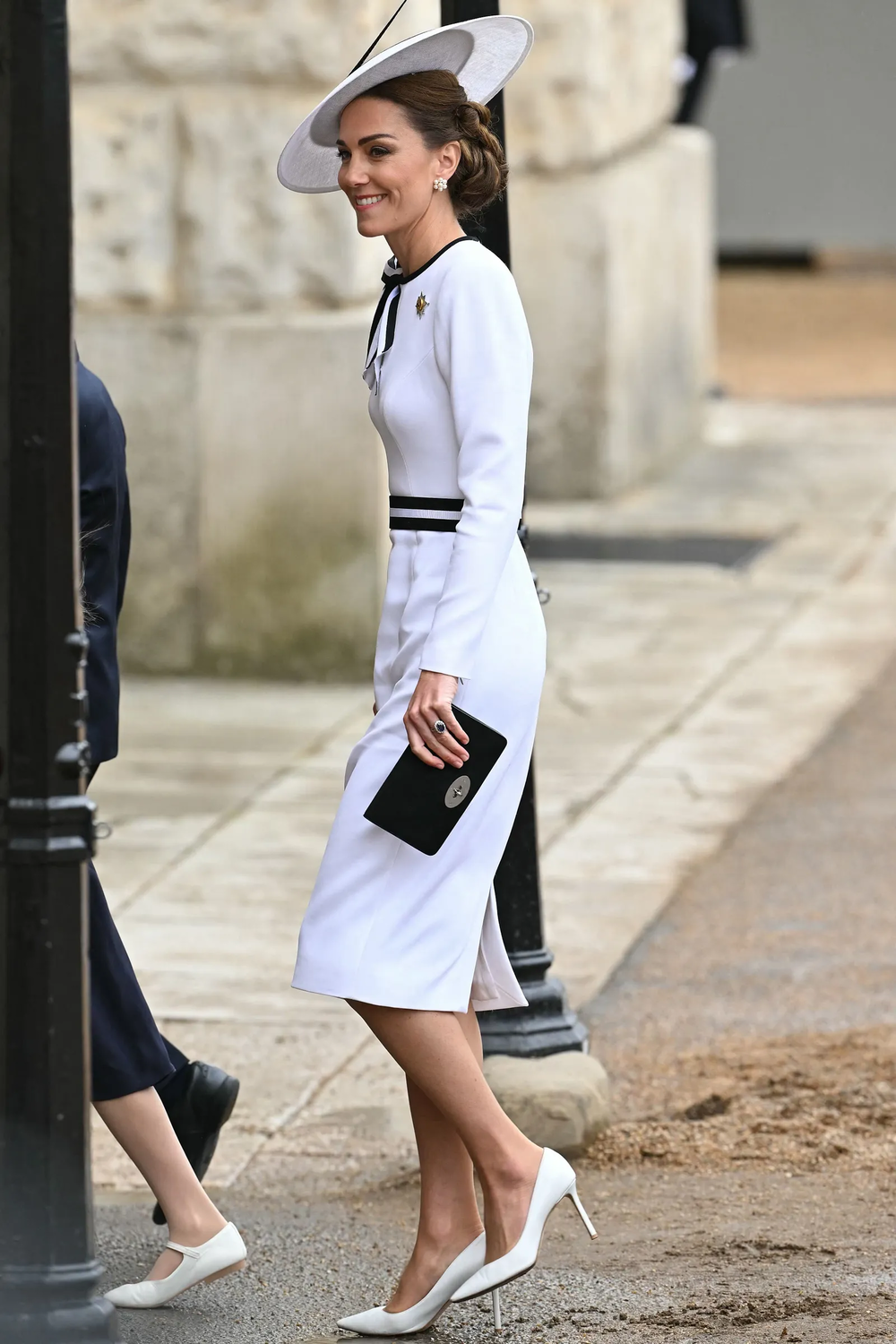 kate-middleton-toan-bo-trang-phuc-2024 (1)