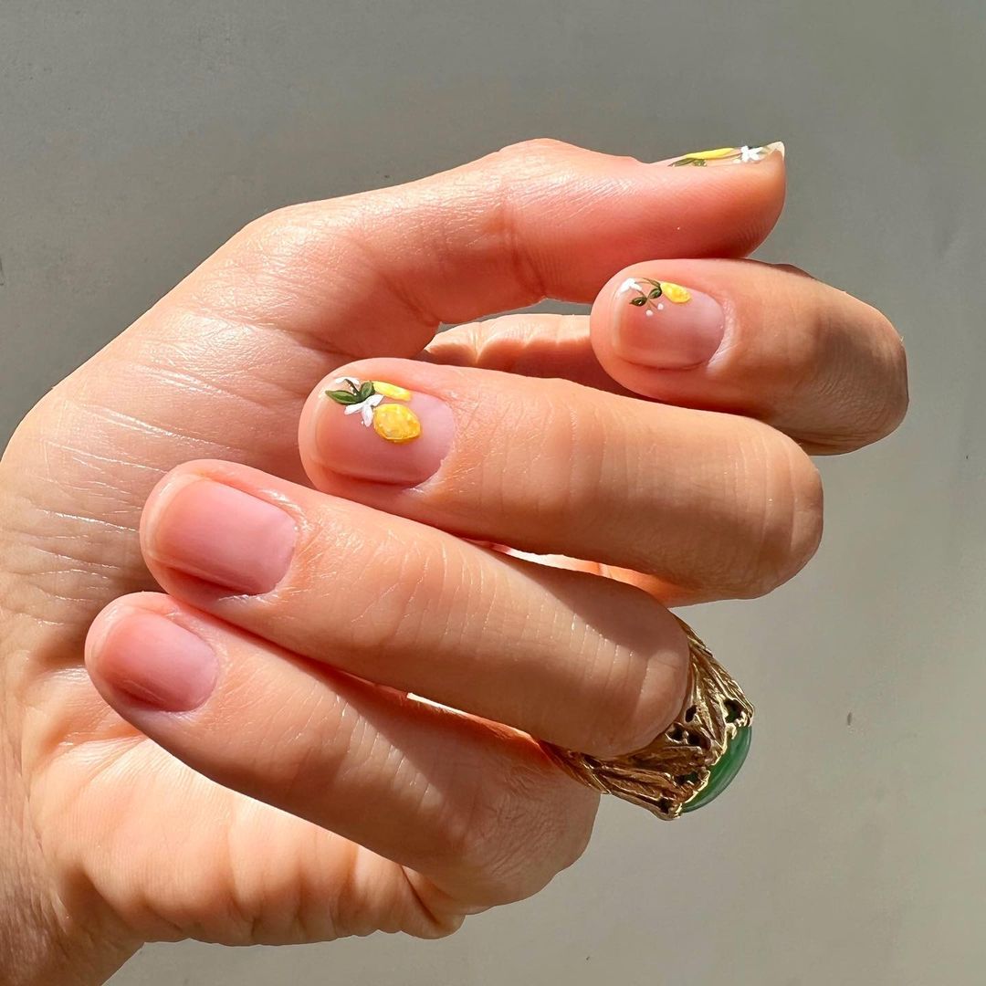 nail đẹp với họa tiết quả chanh