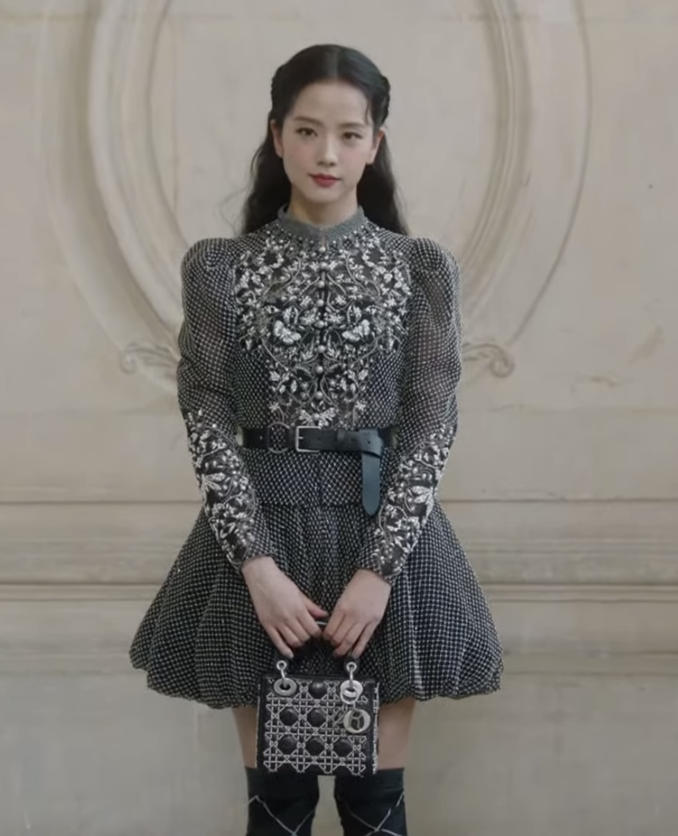 Jisoo (BLACKPINK) tại tuần lễ thời trang Paris Haute Couture