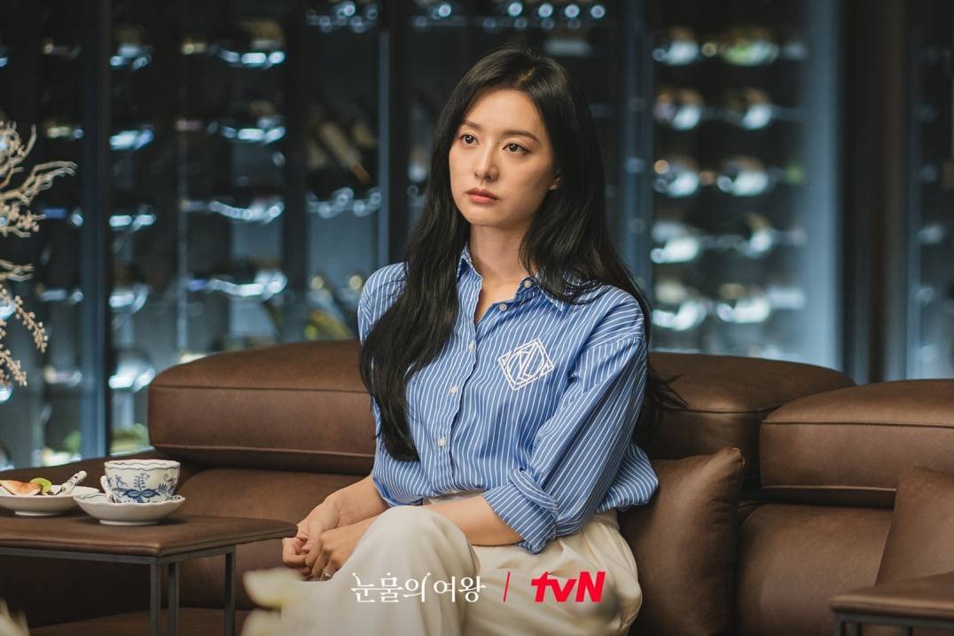 Kim Ji Won “lăng xê” những gam màu trầm trong PHIM HÀN "Queen Of Tears"