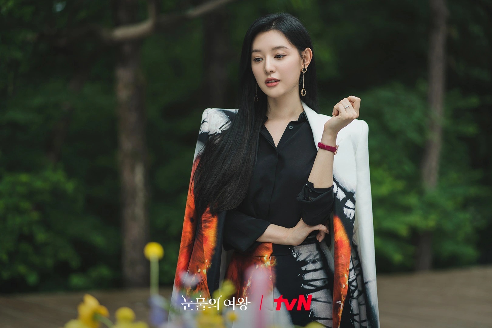 Kim Ji Won “lăng xê” những gam màu trầm trong PHIM HÀN "Queen Of Tears"