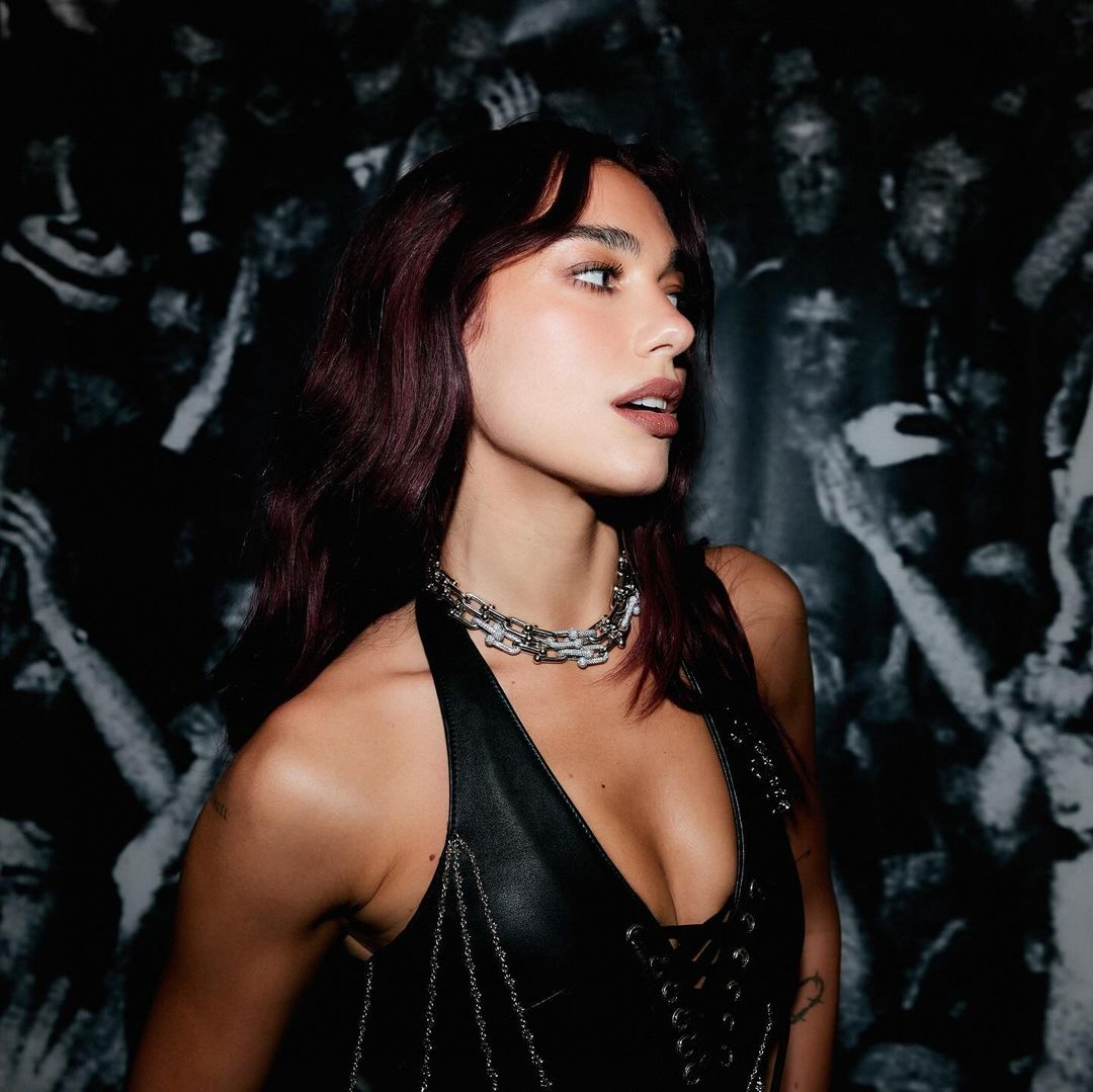 Dua Lipa diện Chrome Hearts 