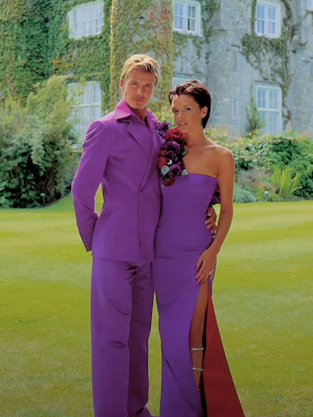Beckham diện đồ cưới màu tím Antonio Berardi