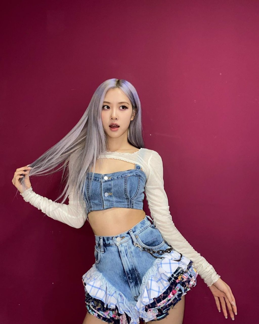 màu khói - Rosé (BLACKPINK) nhuộm tóc màu tím khói sáng