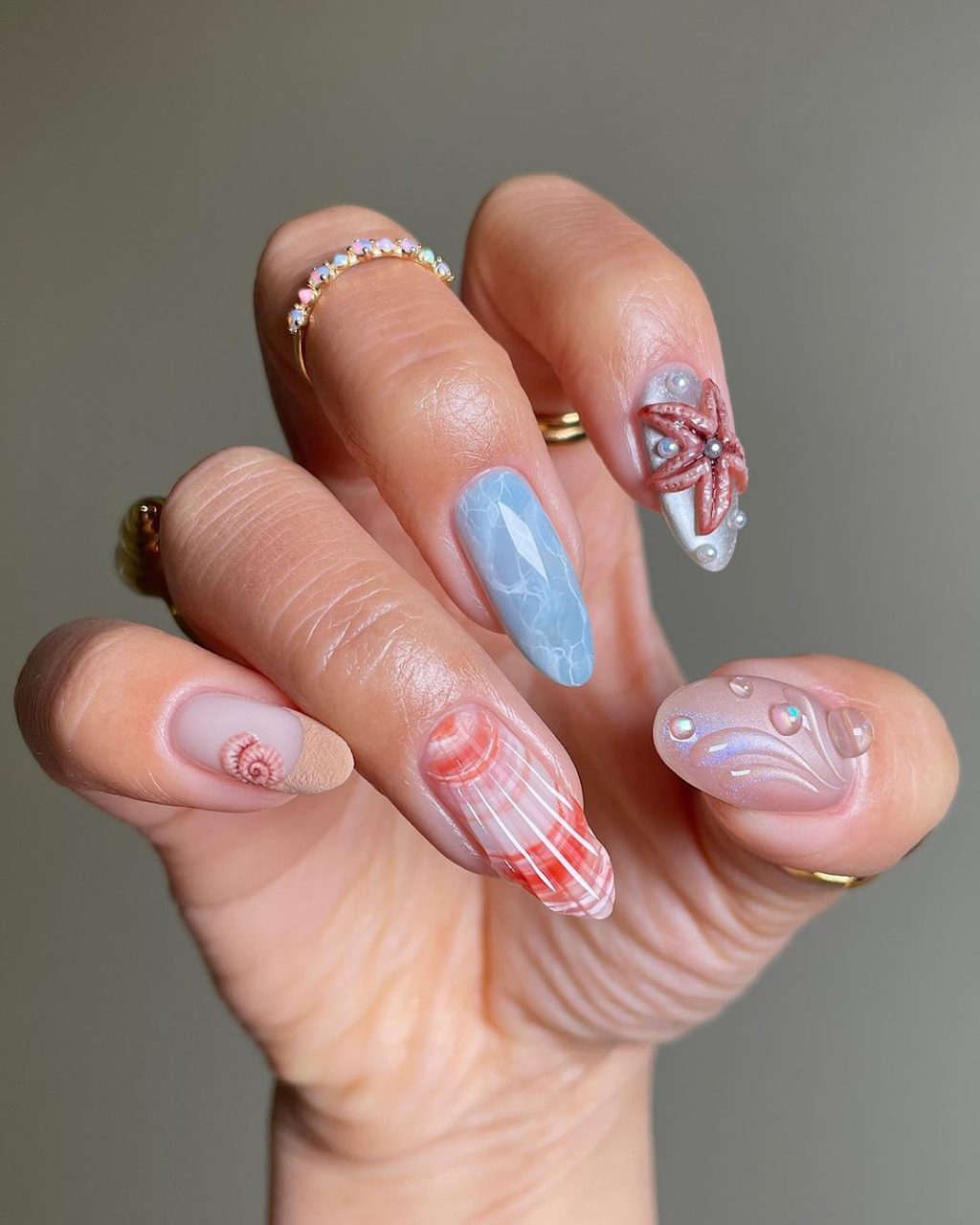 Kiểu nail đẹp gắn vỏ sò, họa tiết đại dương