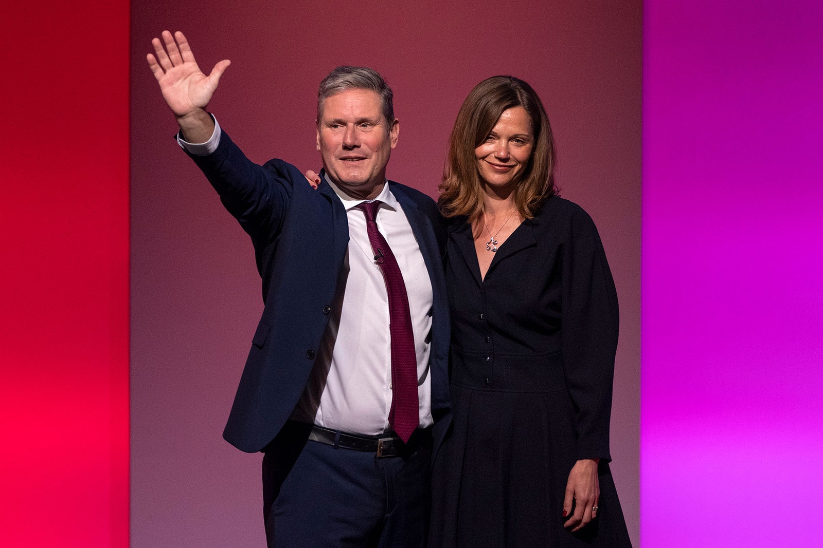 Victoria Starmer và keir Starmer trên sân khấu