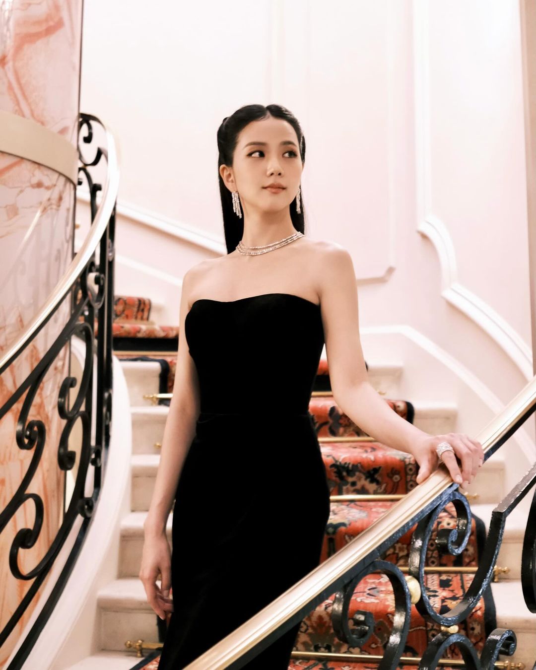 jisoo diện kim cương Cartier