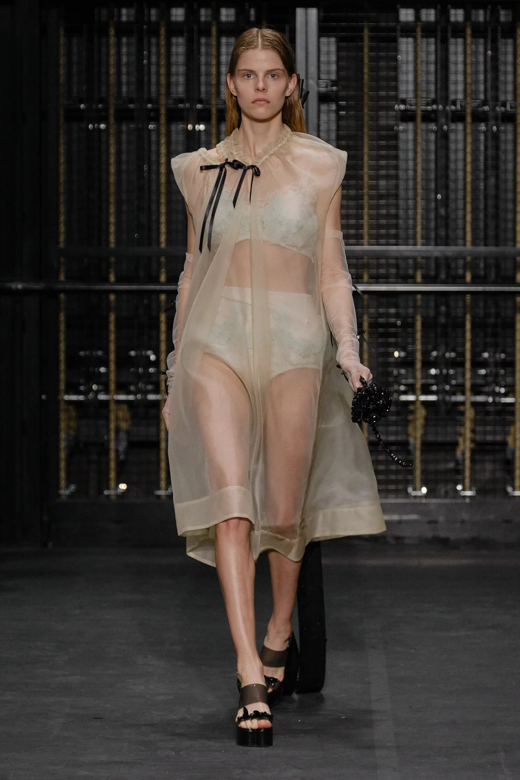 váy organza Simone Rocha