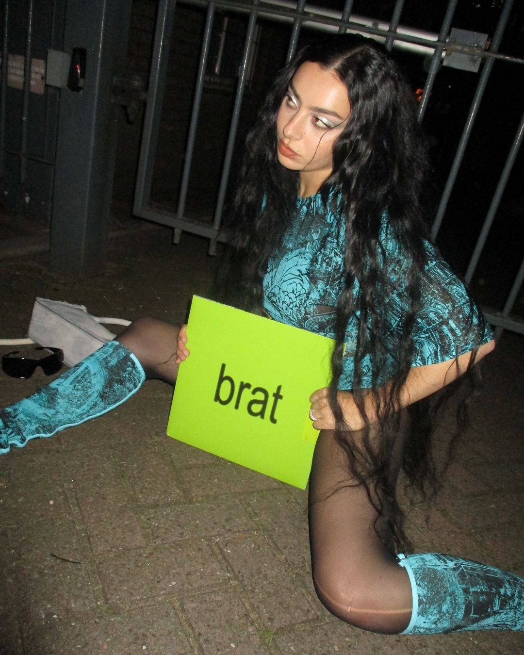 charli_xcx diện xanh lá brat