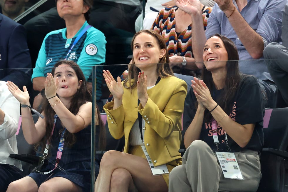 NATALIE PORTMAN bản phối vàng mù tạt tại olympic 2024