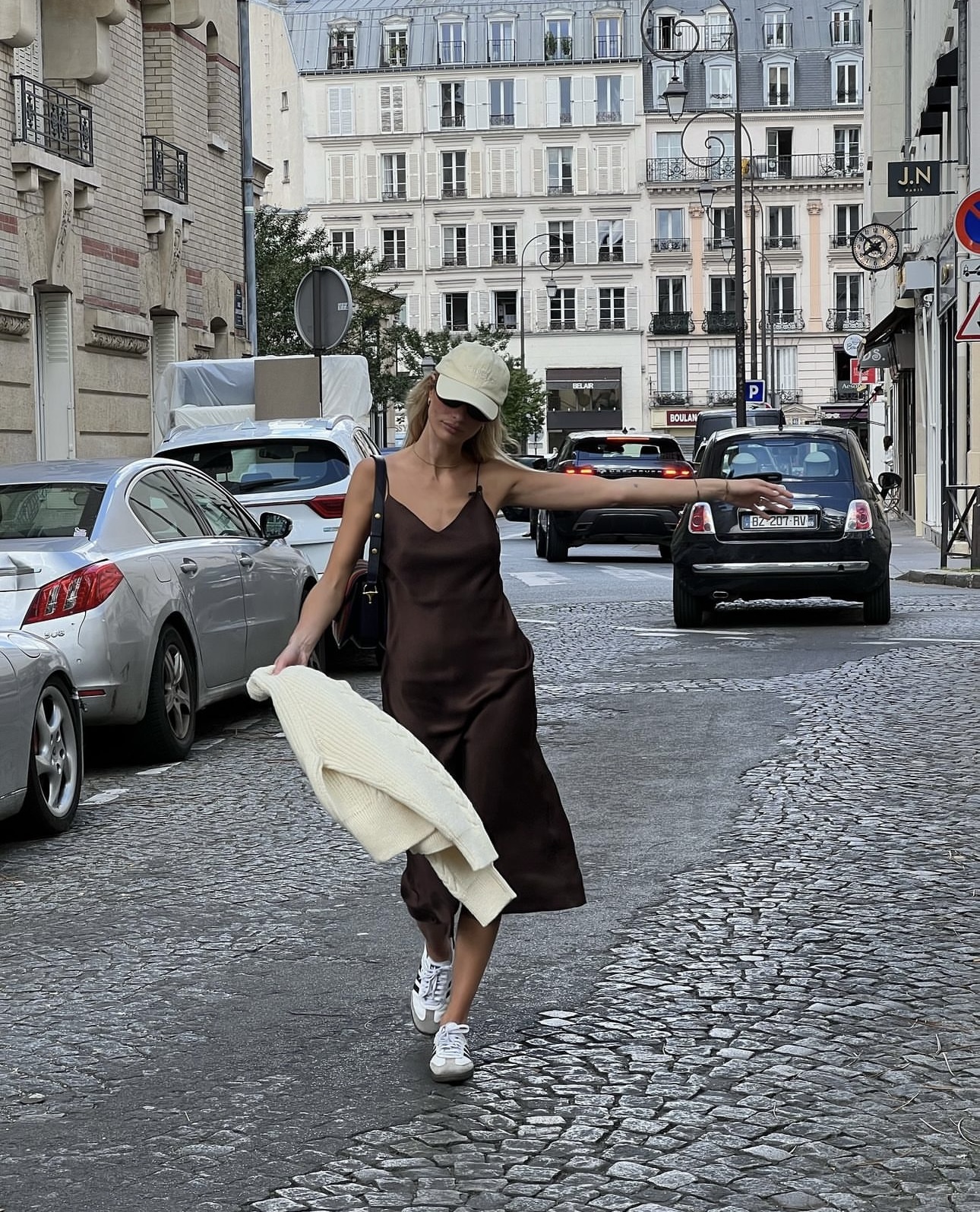 parisian style váy lụa