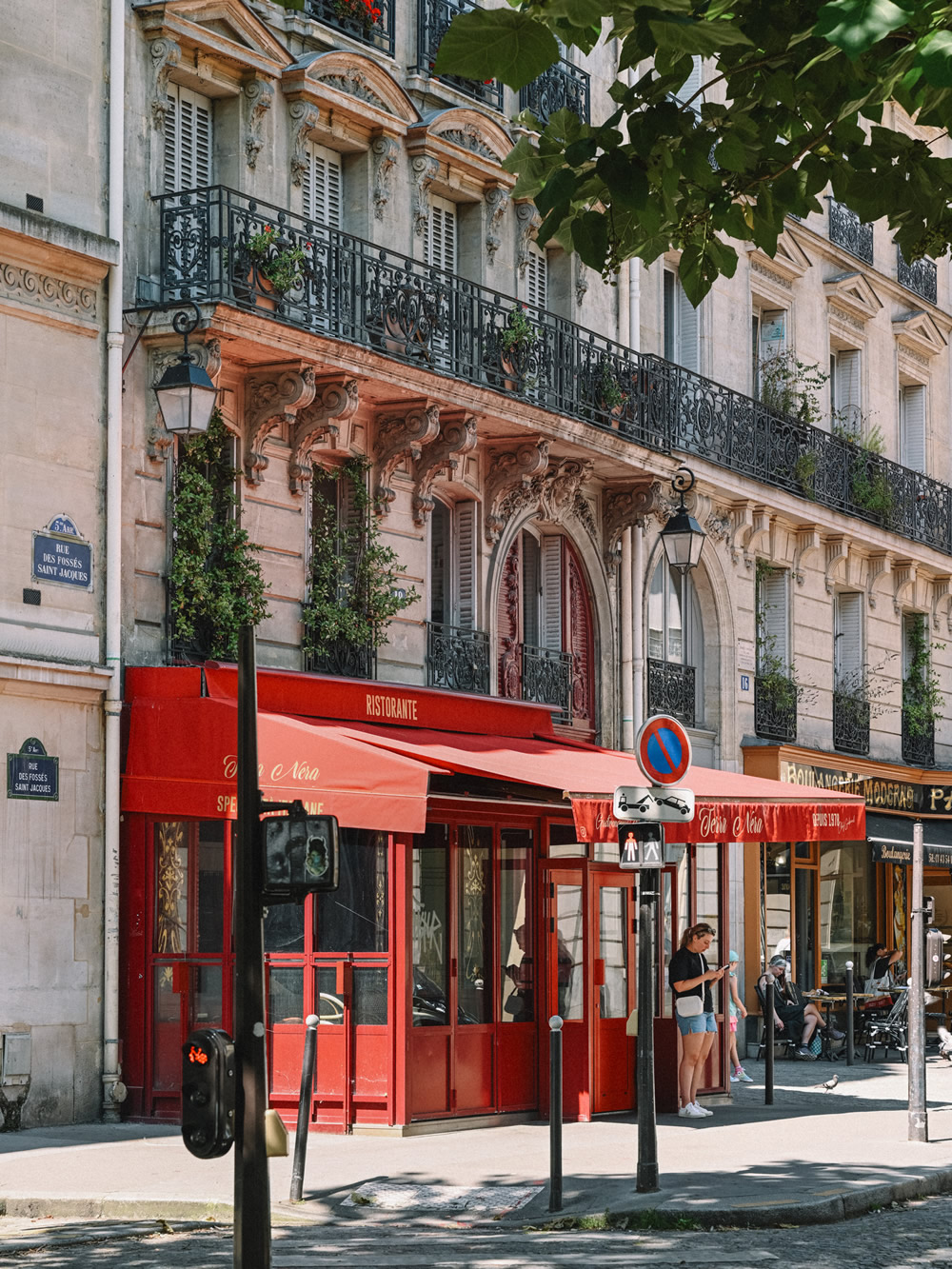 nhà hàng gabriel làm đầu bếp trong emily in paris