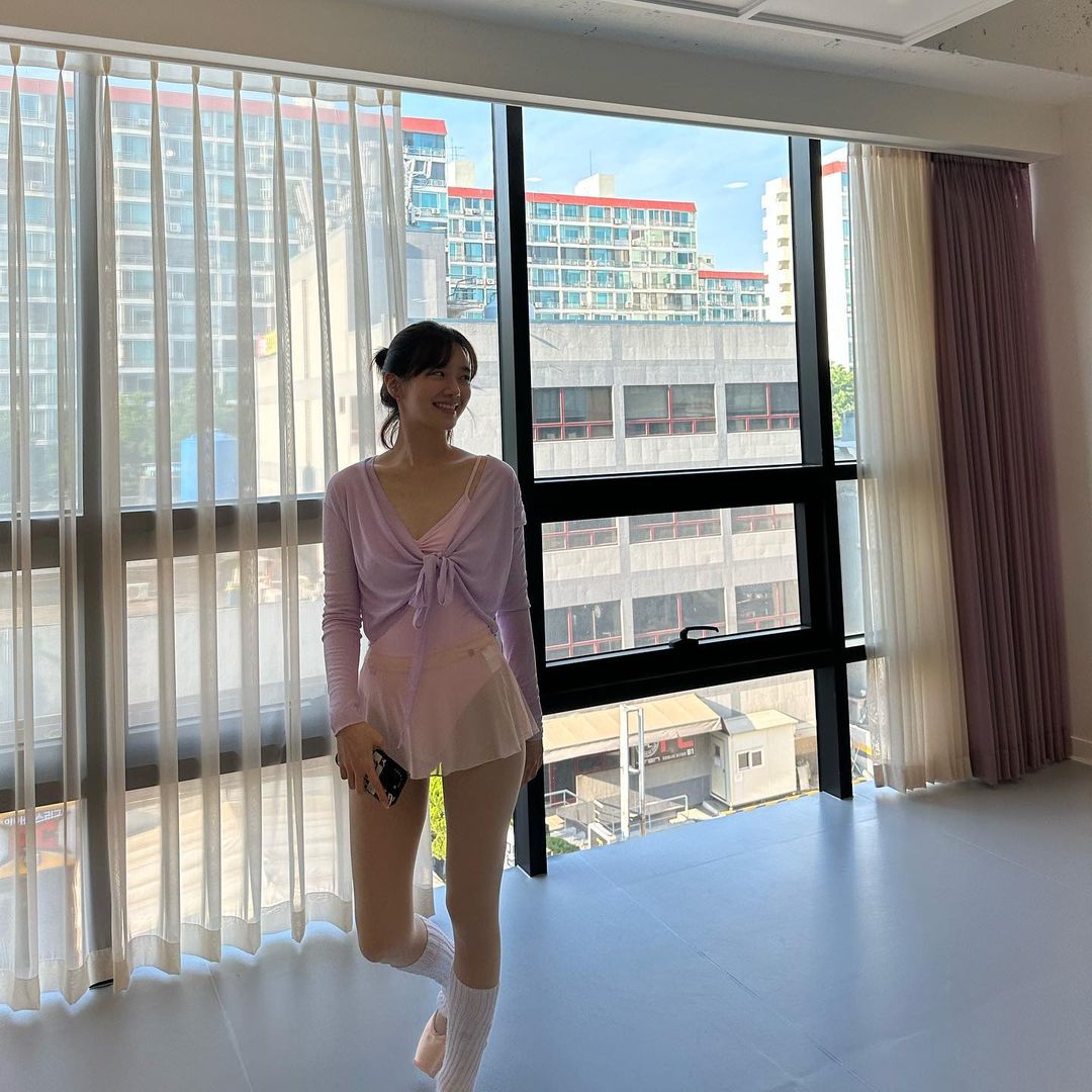 Park Gyu-young diện ballet core sweet home