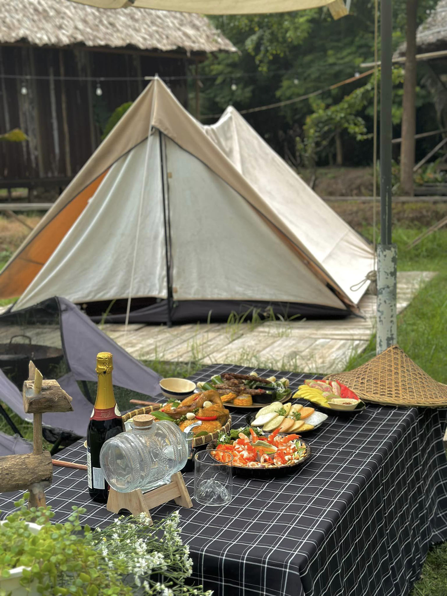 picnic lữ quán village