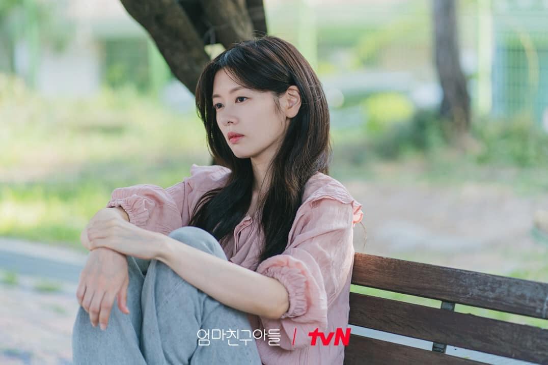 Jung So-min trong "Love Next Door" diện áo khoác len