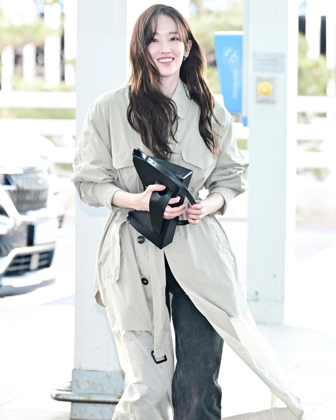 Jeon Jong Seo diện trench coat  jeon jong seo queen woo